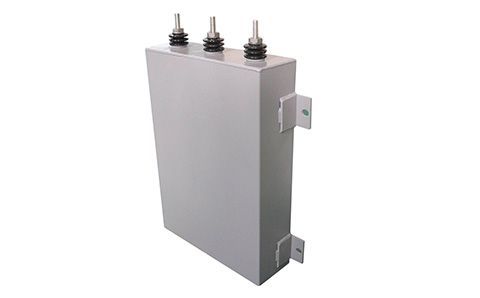電容器的容量大小與什么有關(guān)？為什么？