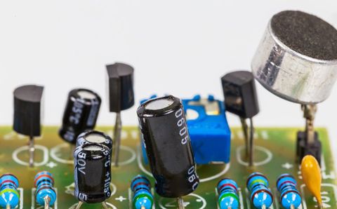 無功補償電容器漏油，可以繼續(xù)使用嗎？
